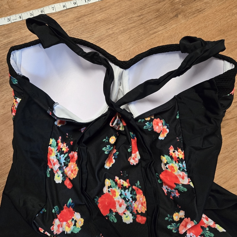 Black Floral Tankini Set with Red Accent - Unbranded - Picture 4 of 8